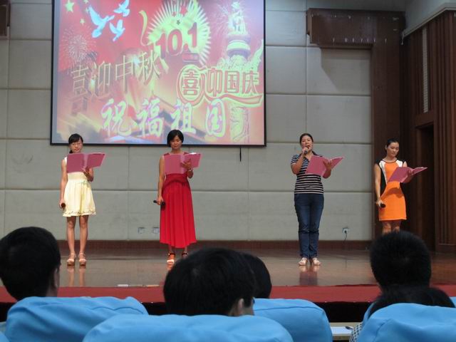 15年中秋国庆诗歌朗诵会 (16).JPG