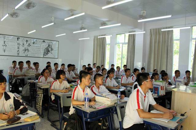 调整大小 河长制主题班会 (3).jpg