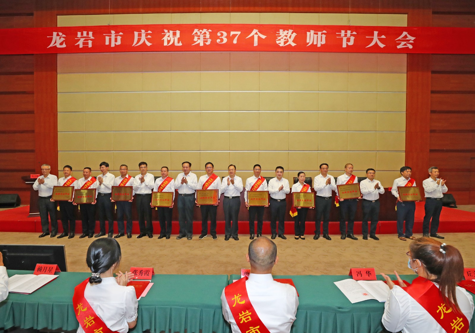adfee59650b68a633eef7fa35044319.jpg