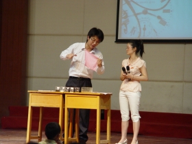 魔术《化学魔术》化学组：张世东、曾小惠