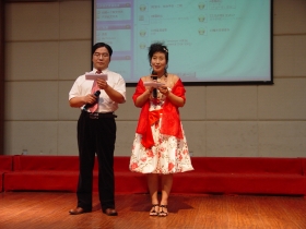 晚会主持人：罗长寿、李丹