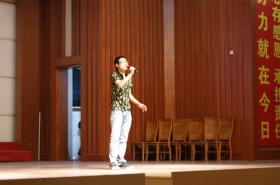 高一（10） 黄超堃 《你不知道的事》