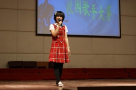 高一（4）（10）赖敏、许素萍 《今年夏天》